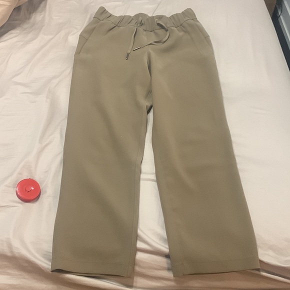 Lululemon On the Fly woven crop 23” size 4 - Picture 9 of 9